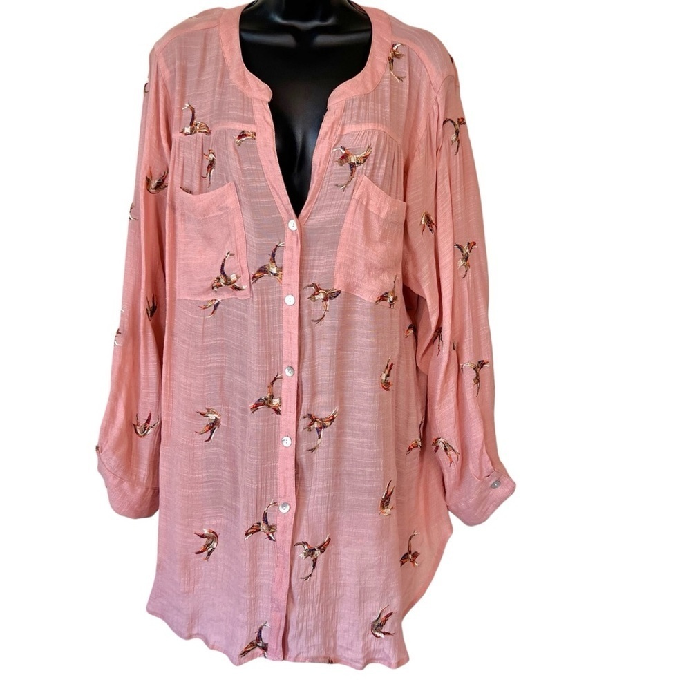 Fig & Flower Button Down Tab Sleeves Crinkle Pink Embroidered Bird Print Blouse